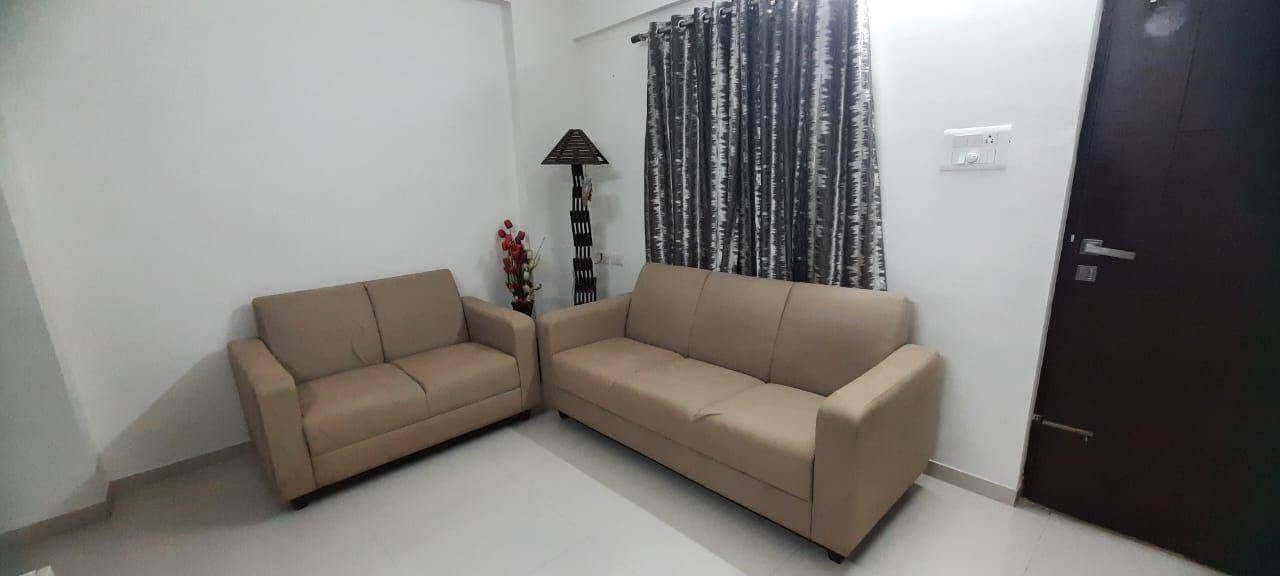 Room in 2 BHK, DSR White Waters