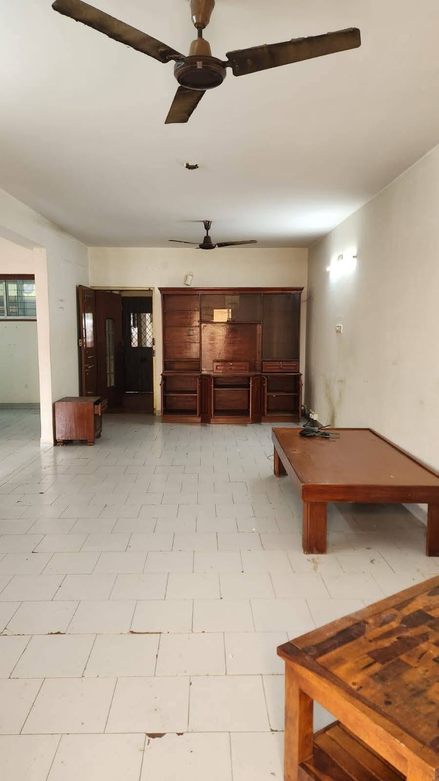 3 BHK Semi-Furnished Flat in Ejipura