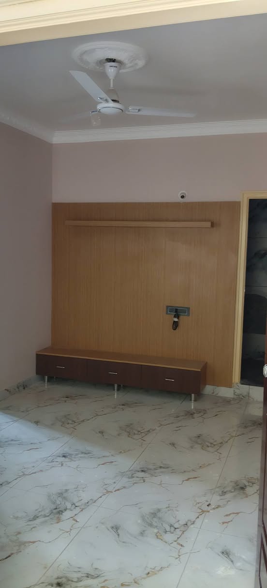 Semi-Furnished 1BHK in Teacher's Colony