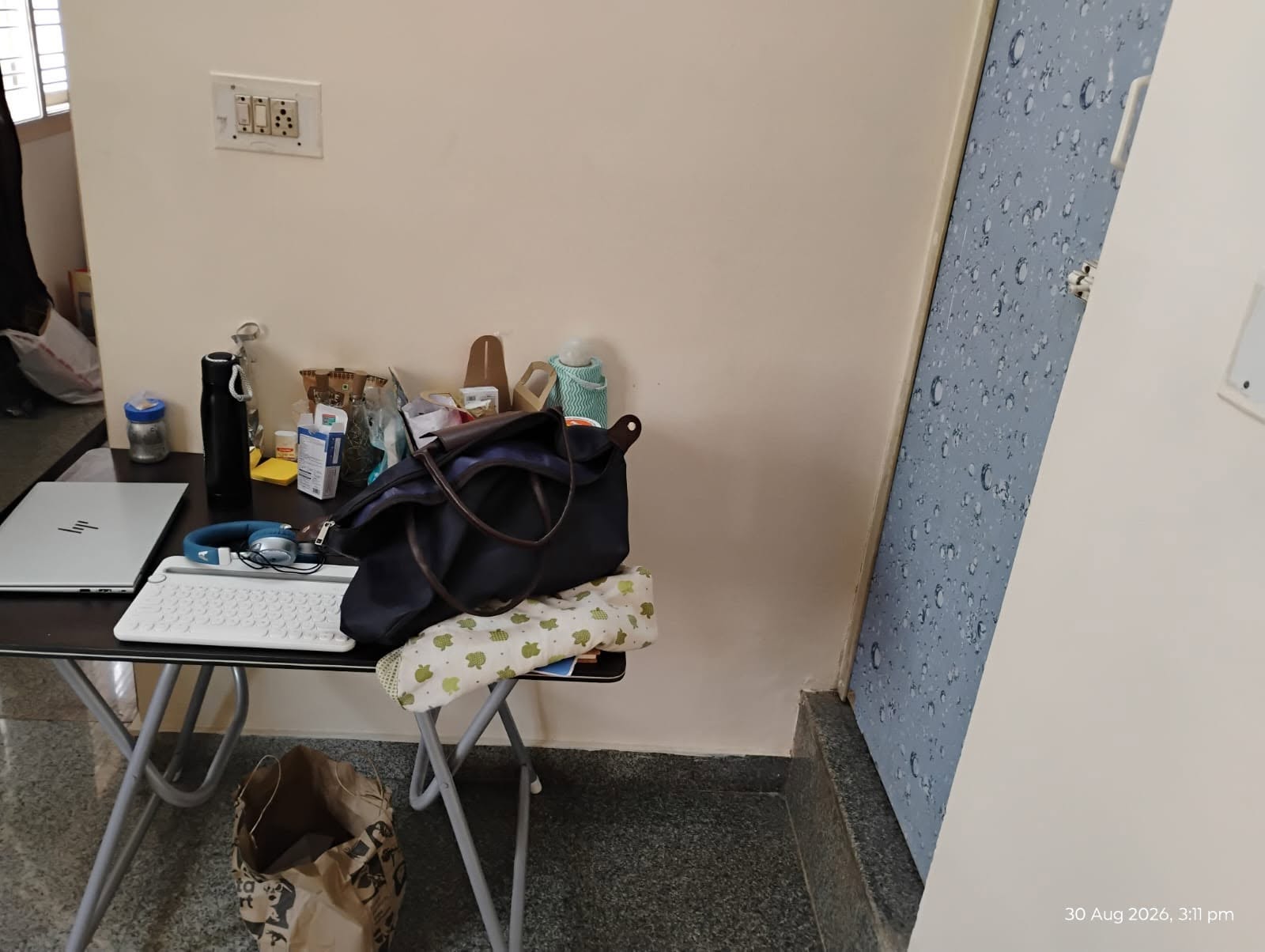 Fully Furnished Room in 2BHK near Agara Lake, Koramangala, Koramangala, Bengaluru — photo 2